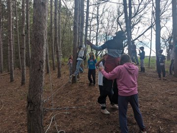 team building challenges on low ropes course