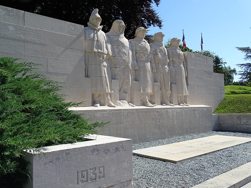 World_War_Two_Memorial_-_Verdun_-_Meuse_-_France_-_01_(52147409480)