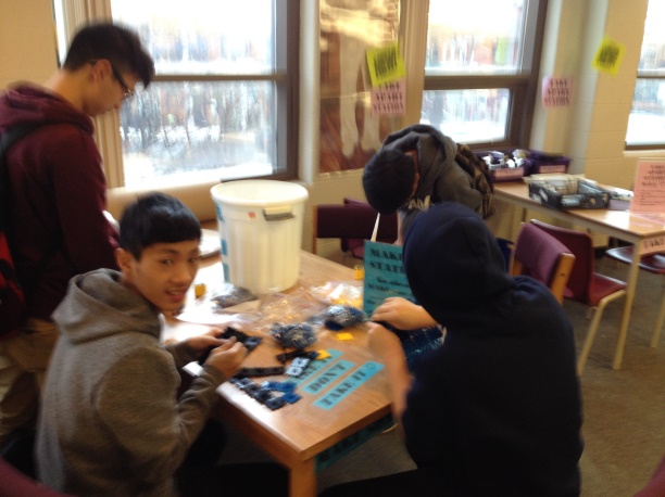 students try to fix eletronics