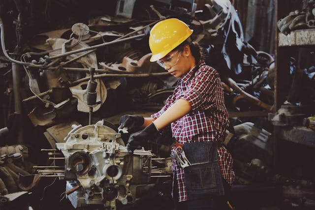 manufacturing-pexels-chevanon-1108101